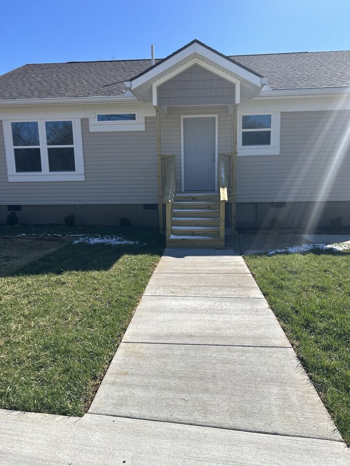 Property Photo:  125 Front Street N  TN 37318 