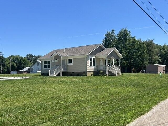 Property Photo:  125 Front Street N  TN 37318 