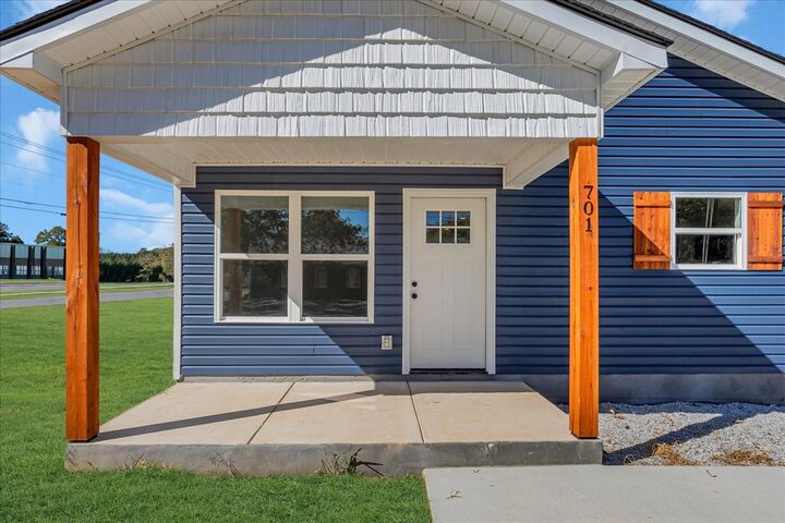 Property Photo:  701 E Grizzard St  TN 37388 