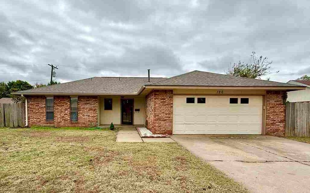 Property Photo:  120 Woodbury  OK 74601 