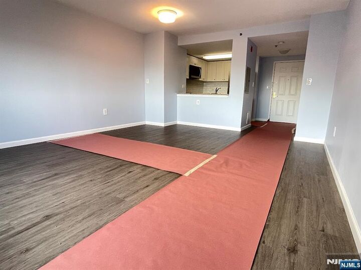 Property Photo:  100 Old Palisade Road 1103  NJ 07024
