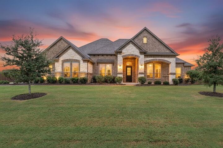 Property Photo:  620 Nighthorse Circle  TX 75165