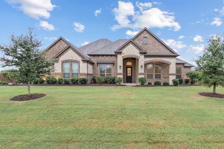 Property Photo: 620 Nighthorse Circle TX 75165