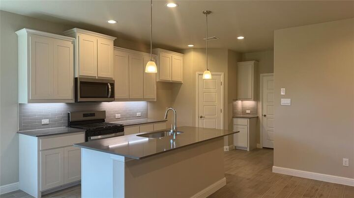 Property Photo:  432 Pickett Creek Drive  TX 76008 