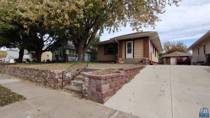 Property Photo:  2216 S Patterson  IA 51106-0000