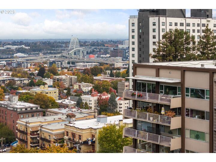 Property Photo:  2323 SW Park Pl 1006  OR 97205 