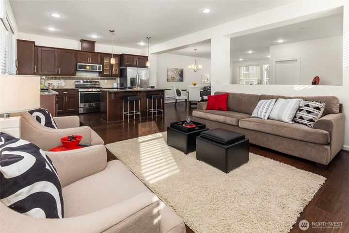 Property Photo:  2535 NE Mulberry Walk  WA 98029