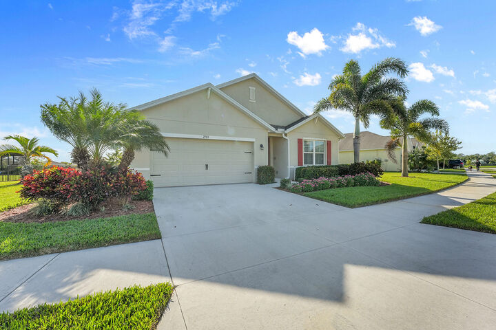 Property Photo: 2785 Granville Manor SW FL 32968
