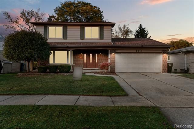 Property Photo:  1811 Briarwood Drive  MI 48071 