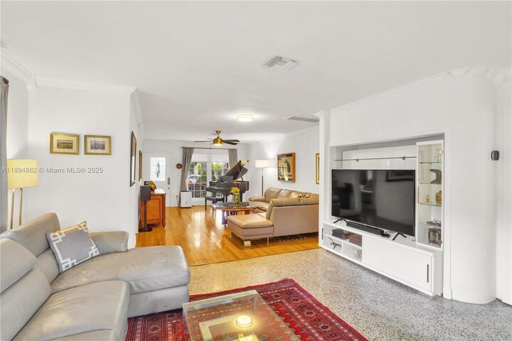 Property Photo:  817 Venetia Ave  FL 33134