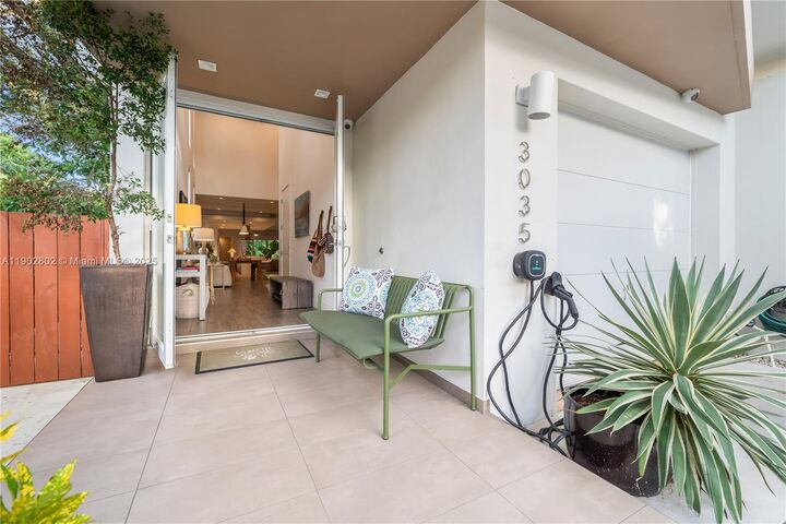 Property Photo:  3035 Matilda St 3035  FL 33133