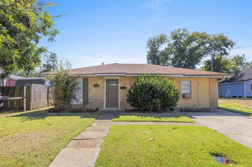 Property Photo:  408 Burnett Street  LA 70601