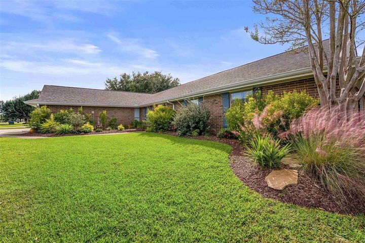 Property Photo:  4712 W Quail Hollow Drive W  LA 70605