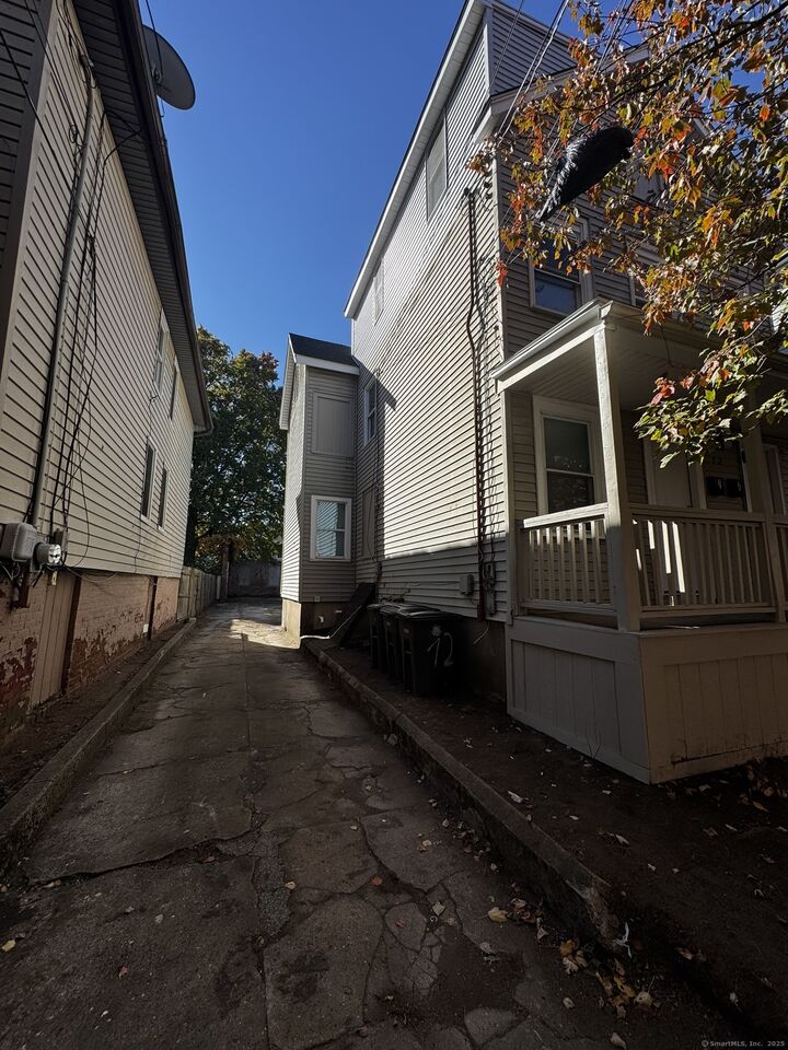 Property Photo:  72 Daggett Street  CT 06519