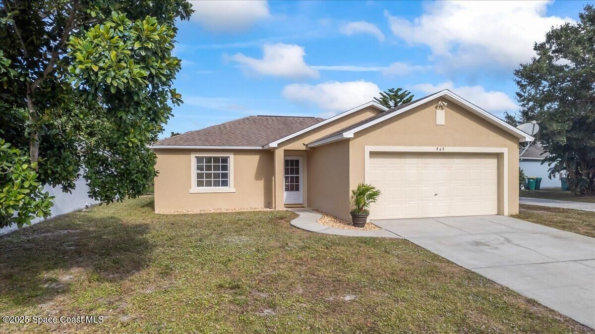 Property Photo:  949 Bimini Avenue  FL 32901 