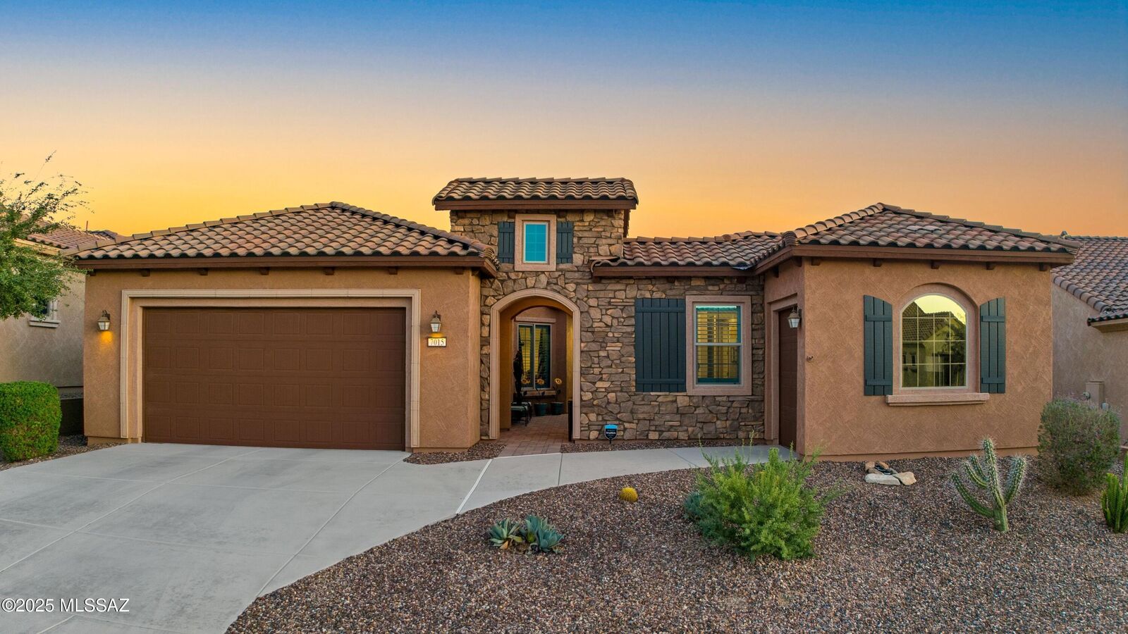 Property Photo:  7015 W Cliff Spring Trail  AZ 85658 