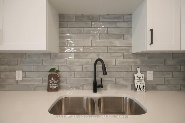 Property Photo: 79 Buchanan Avenue ON K0K 2T0