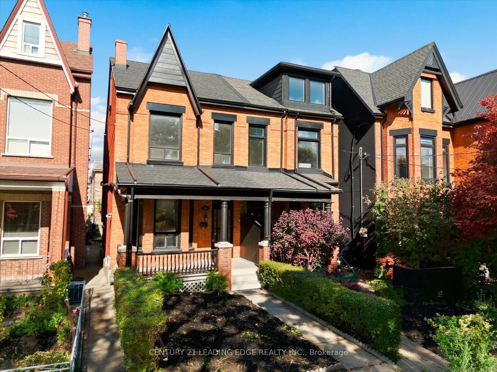 Photo de la propriété:  30 Ulster Street  ON M5S 1E3