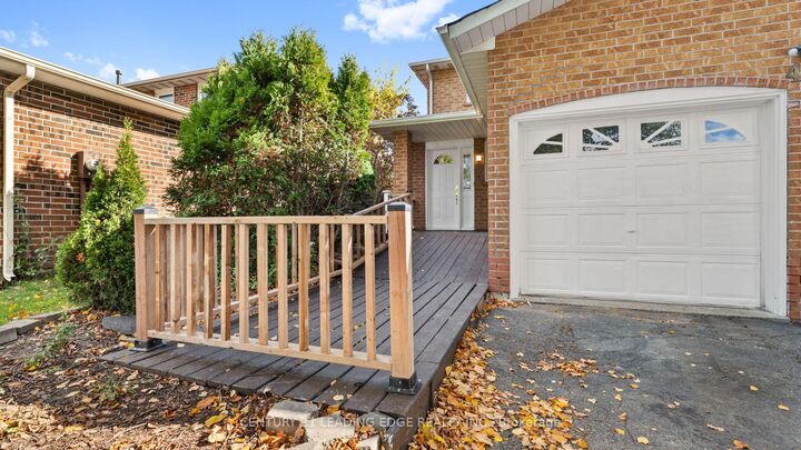 Property Photo:  42 Tanager Square  ON L6Z 1X2 