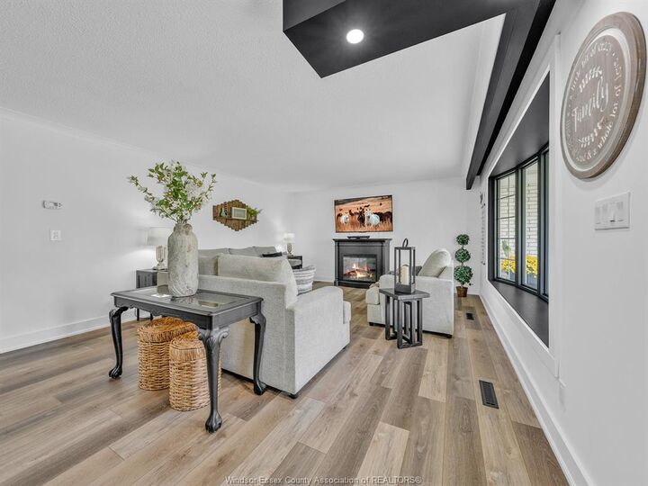 Property Photo:  1367 Oxford Avenue  ON N9Y 2S8