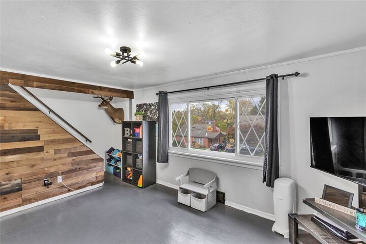 Property Photo:  211 Maryellen Dr  PA 15137