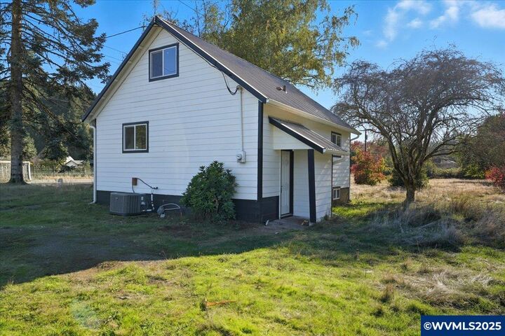 Property Photo:  18247 S Hwy 211  OR 97038