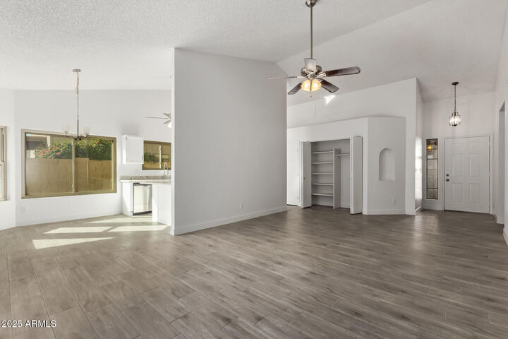 Property Photo: 8709 W Cambridge Avenue AZ 85037