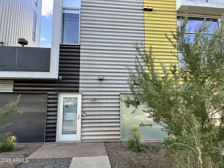 Property Photo:  777 W Roosevelt Street 2  AZ 85007