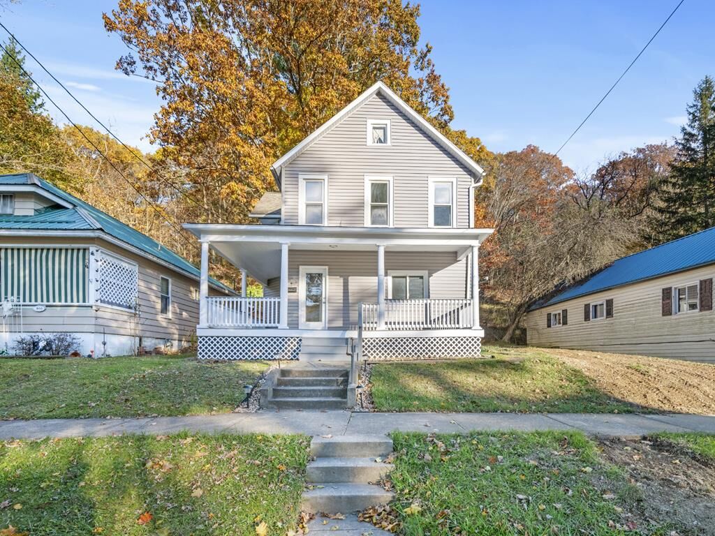 Property Photo:  616 Superior Street  PA 16354 