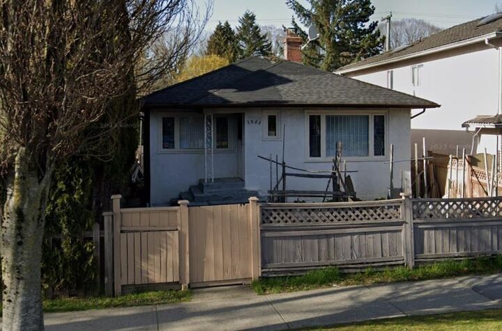 1953 E Broadway Drive — photo 1