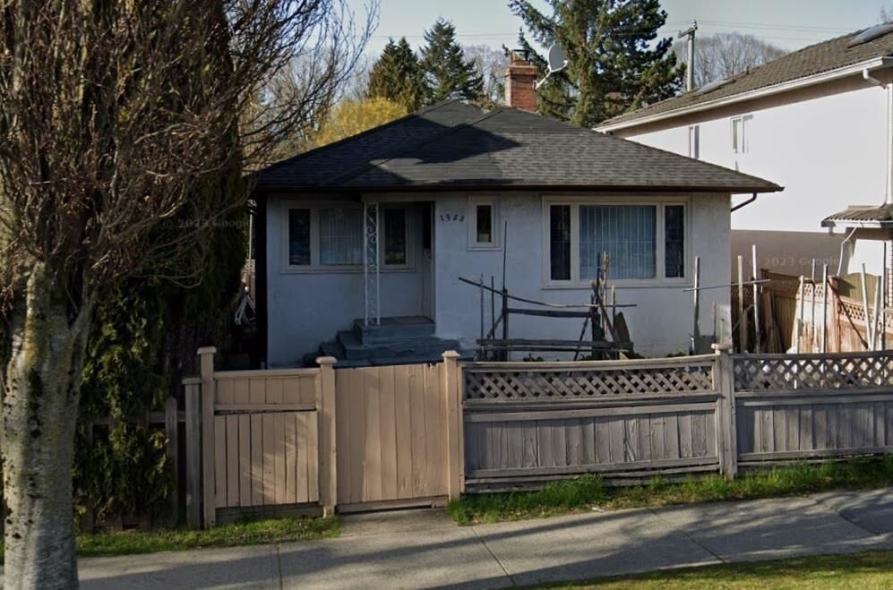 Property Photo: 1953 E Broadway Drive BC V5N 1W4