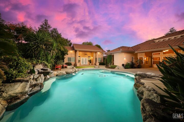 Property Photo: 1700 Norwich Way CA 93311