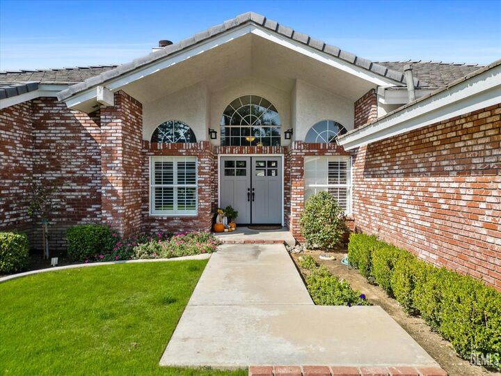 Property Photo: 6405 Rasmussen Street CA 93308