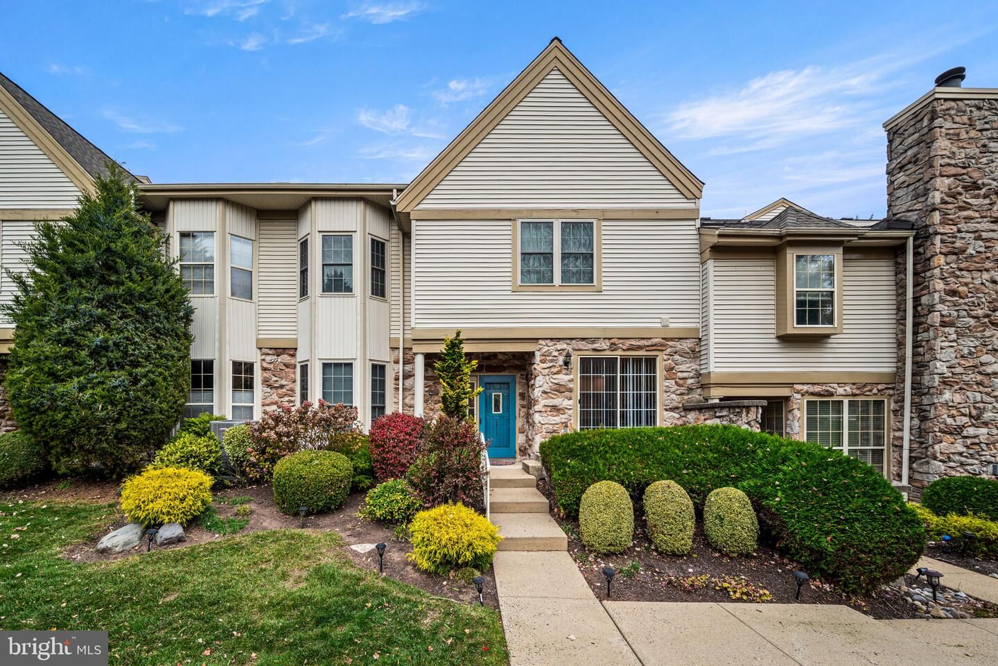 Property Photo: 1411 Stratford Court Condo 1411 PA 19468