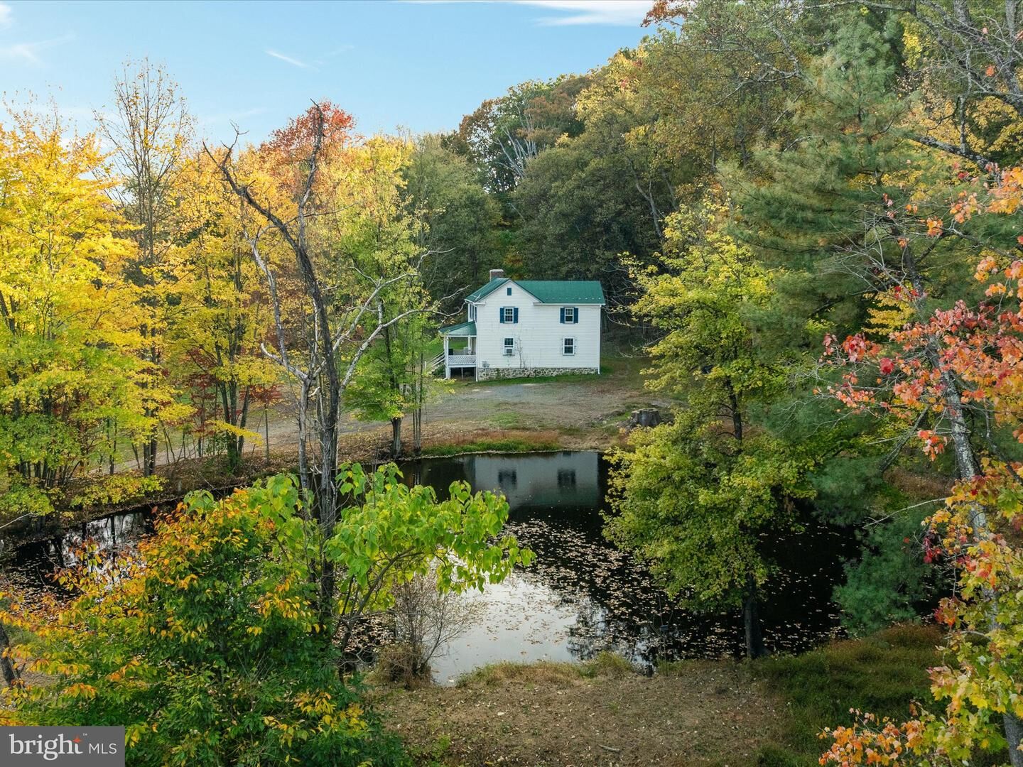 Property Photo:  17551 Old Waterford Road  VA 20176