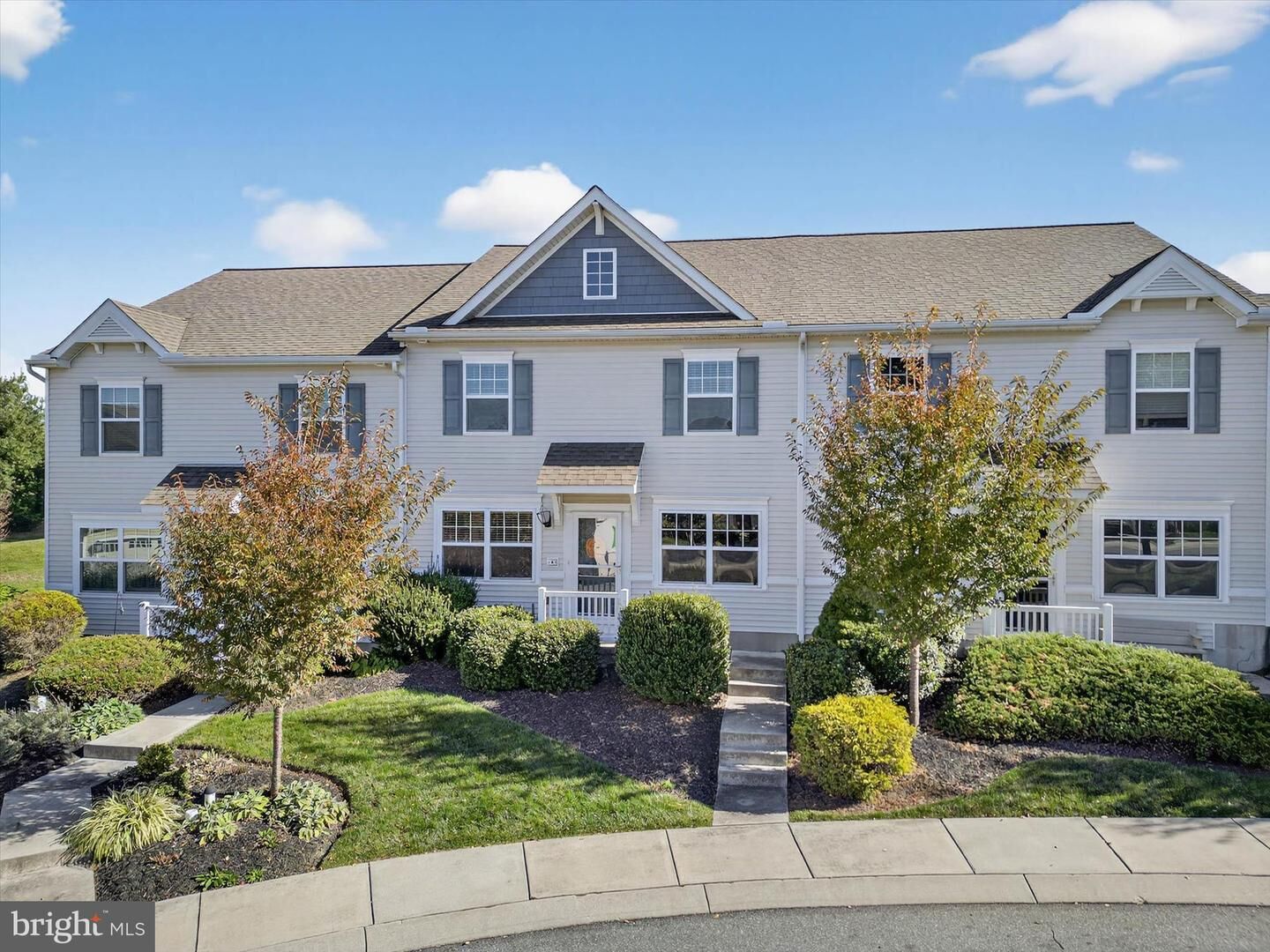 Property Photo: 609 Cromwell Circle PA 17584