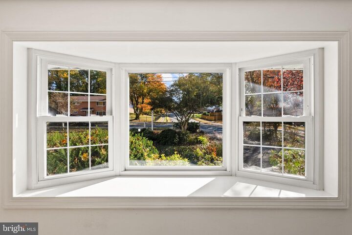 Property Photo:  5512 Flag Run Drive  VA 22151 