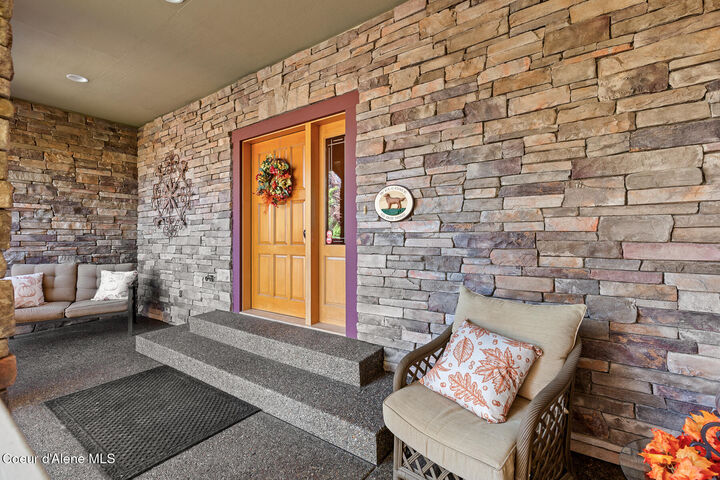 Property Photo:  2992 E Lake Forest Dr  ID 83835