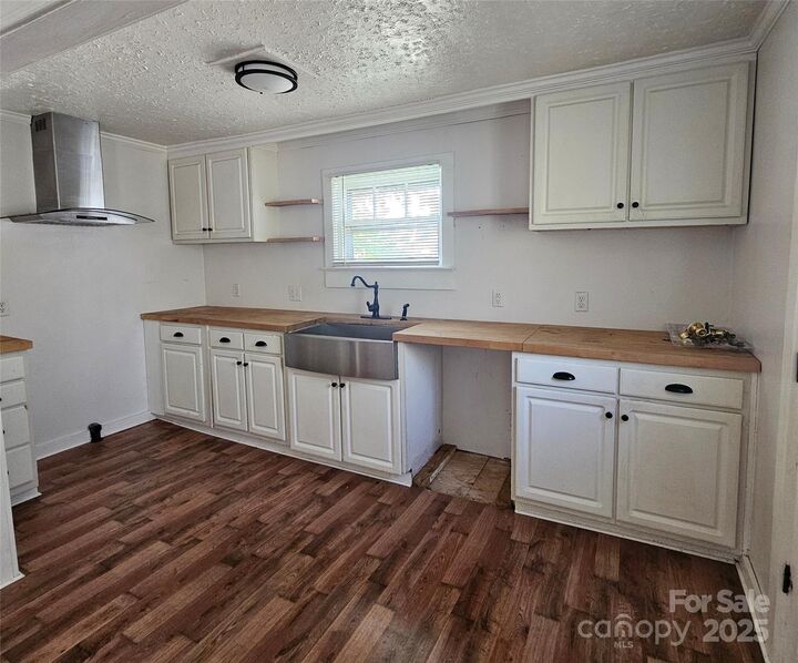 Property Photo:  17 Fisher Ferry Street  NC 27360