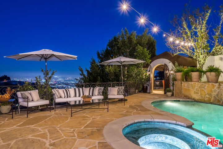 Property Photo:  8148 Mannix Dr  CA 90046 