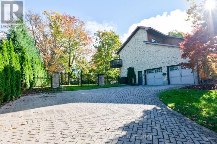 Property Photo:  700 Westmount Hills Drive  ON N6K 1B2