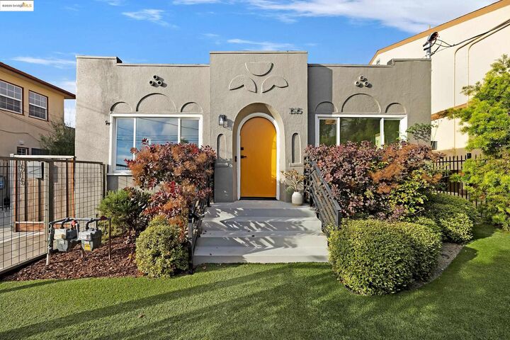 Property Photo:  1515 Derby St  CA 94703 