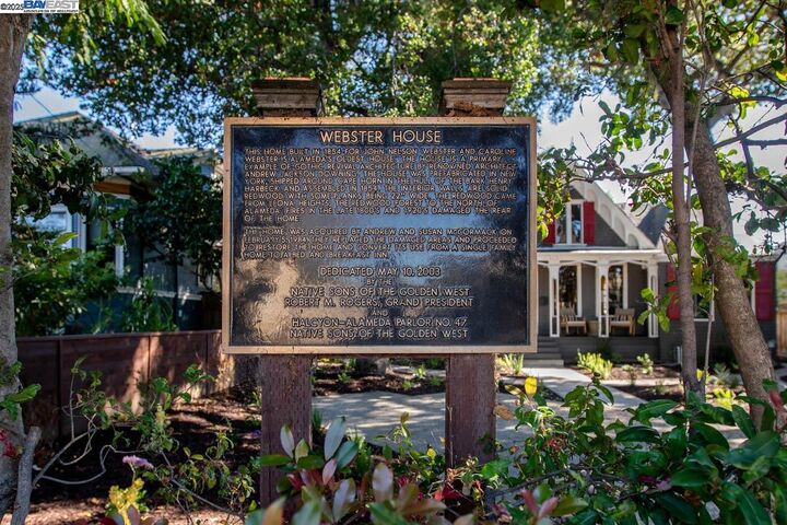 Property Photo: 1238 Versailles Ave CA 94501