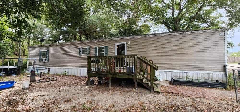Property Photo:  205 Reeves Street  FL 32578