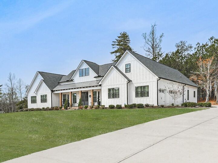 Property Photo:  415 London Road  GA 30107