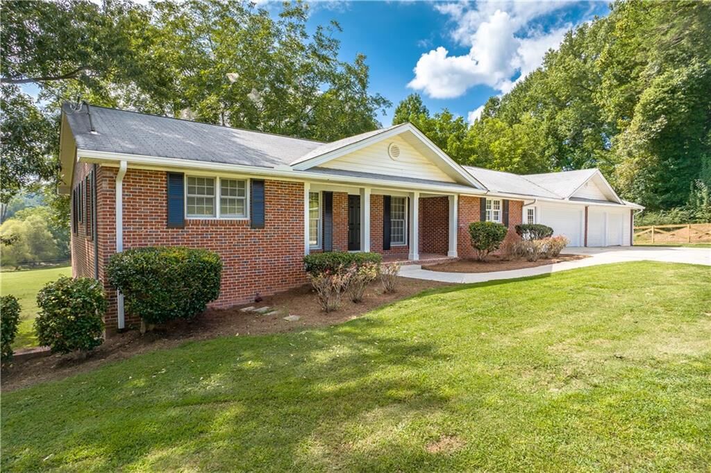 Property Photo: 2174 Highway 323 GA 30543