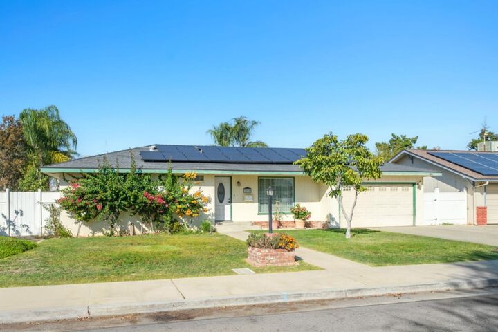 Property Photo:  2040 Cypress Street  CA 93662 