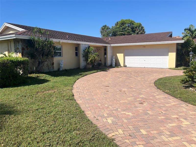 Property Photo:  5728 S Bayberry Ln  FL 33319