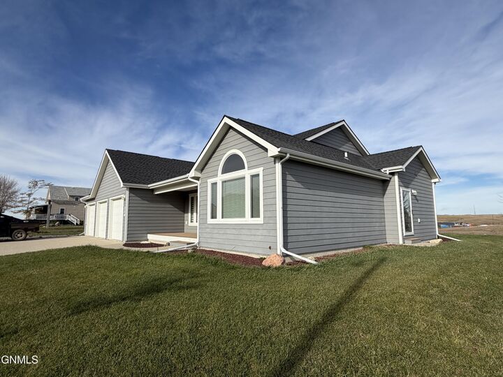 Property Photo:  728 3rd Street NW  ND 58523