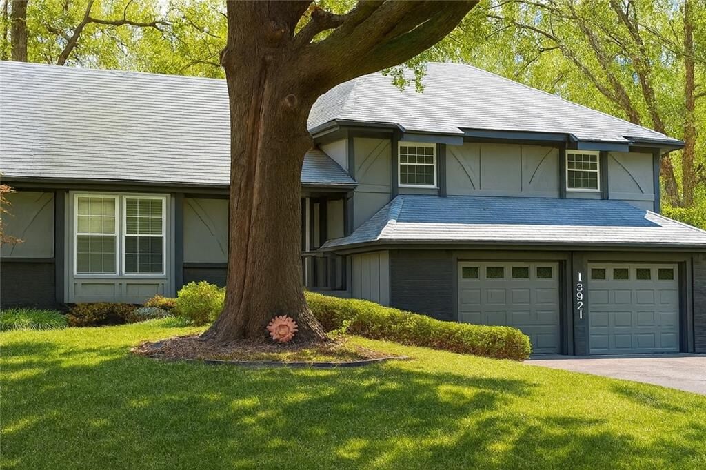 Property Photo:  13921 S Brookwood Court  KS 66062